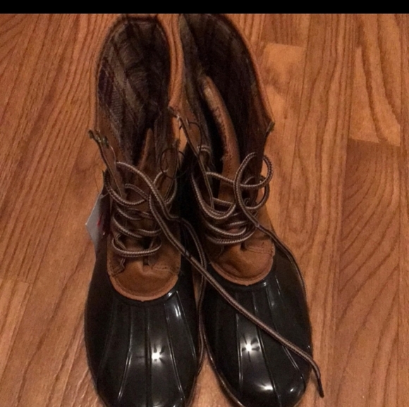 Huey Duck Boots Shoes - 🥳HP🥳Blue Suede Shoes Duck Boots Leather Uppers Navy Rubber Women's 9